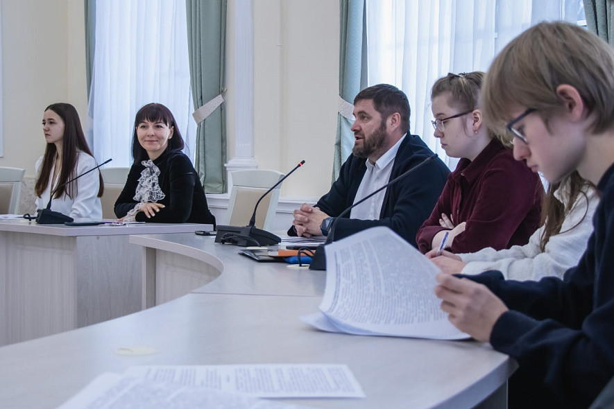 В НовГУ обсудили сферу правового регулирования «Яндекс.Такси» и Wildberries