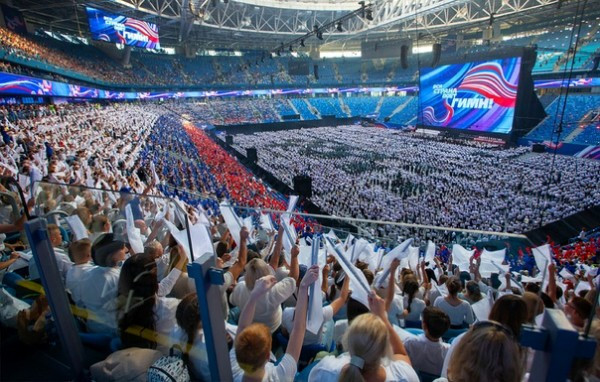 Музыканты из НовГУ исполнили гимн России для Книги рекордов Гиннеса на «Газпром-арене» 