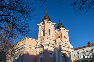 Храм Святых апостолов Петра и Павла: католическая церковь в сердце православного города