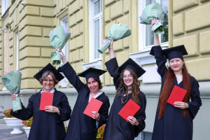 «Гордимся каждым»: в НовГУ началась волна студенческих выпускных