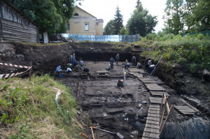 Немецкие историки и филологи приехали на раскопки в Старую Руссу